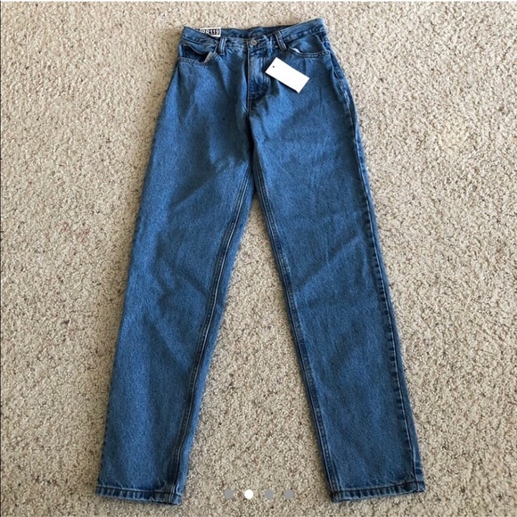 Brandy Melville Carly Mom Jeans - Picture 2 of 4